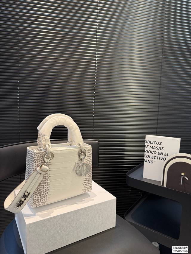 Large And Small With Folding Box, The Hottie Among Dior Dior Bags. New Diamond-S
