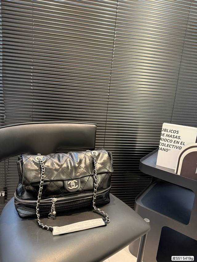 How Can You Miss This Top-Grain Leather Chanel Shopping Bag Airport Bag? Chanel