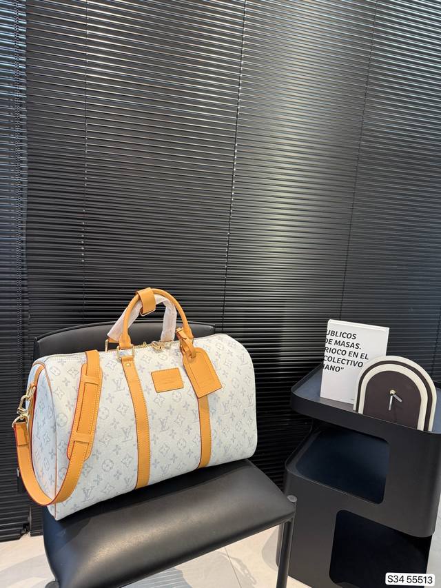 Lv Travel Bag Very Simple And Exquisite Design, Full Of Details Whether It Is A