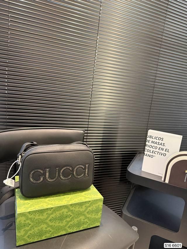 With Folding Box Cool Camera Bag Gucci Is More Advanced And Fashionable. It Is T