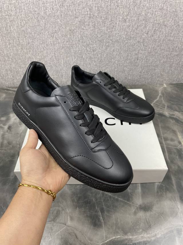 Trademark: Cit Givenchy Series Craftsmanship: Canvas And Suede Leather Low-Top S