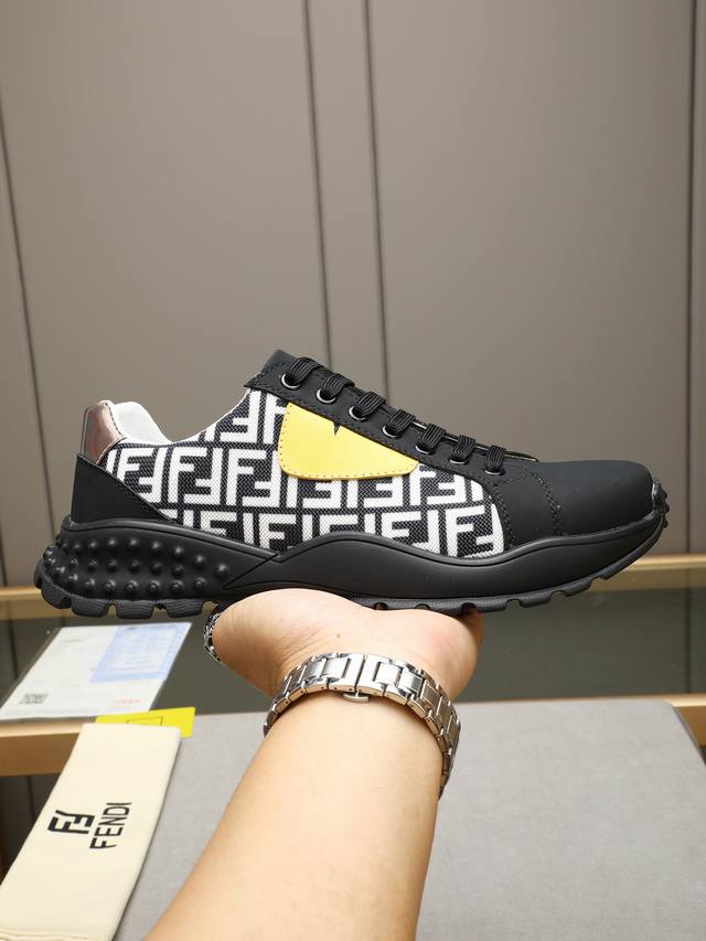 Fd Features Imported Specialized Fabric Combined With Cowhide For A Comfortable