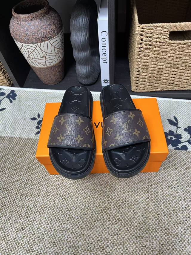 Louis Vuitton 2025 Spring/Summer Men's Flip-Flops. As A Leading Figure In The Fa