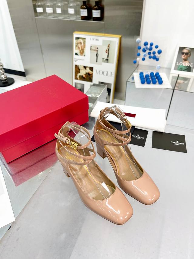 Factory Direct Price Leather Sole Rubber Sole Top-Quality Craftsmanship Valentin