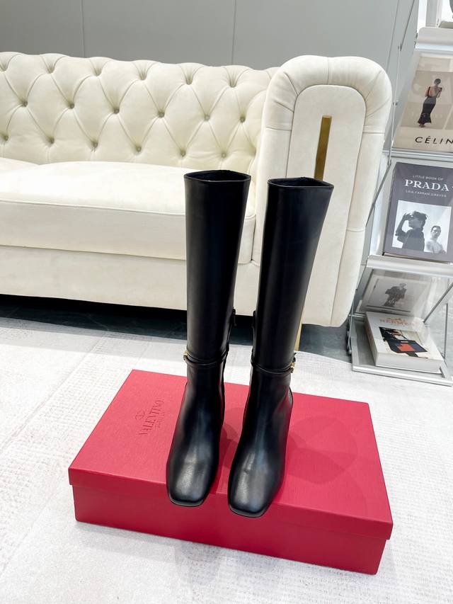 Factory P Leather Sole, Rubber Sole Valentino's Fall/Winter Collection Introduce