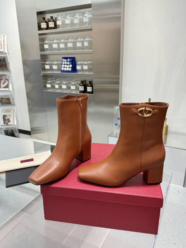 Official Website Valentino's Latest Knight Boot Series From The Top-Tier Show Co
