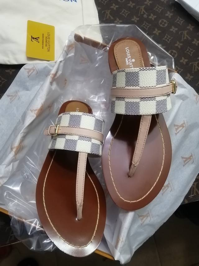 L.V Donkey House Spring/Summer New Arrival, Flagship Store's Latest Sandal. High