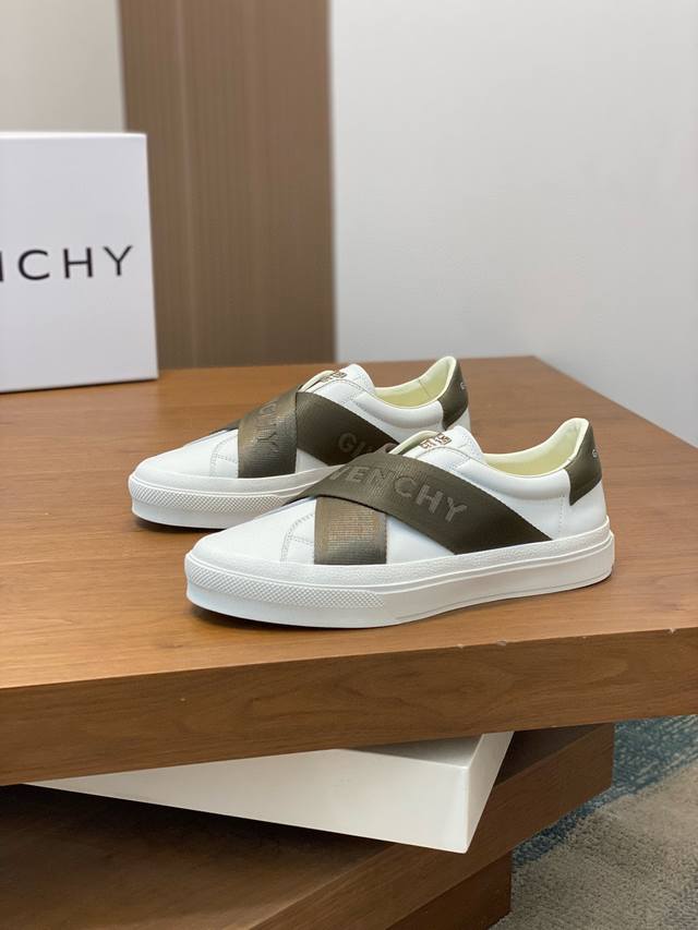 Actual Price! Givenchy Low-Top Casual Shoes Made From White Calf Leather, Featur