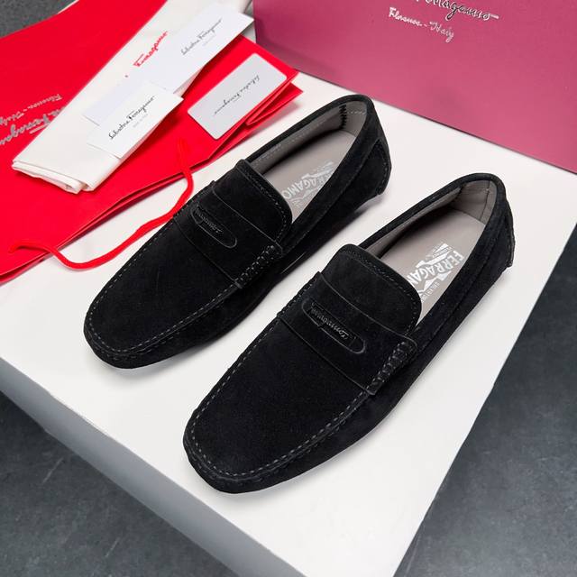 Ferragamo Ferragamo Latest Model, Exquisitely Crafted Men's Slip-On Casual Bean