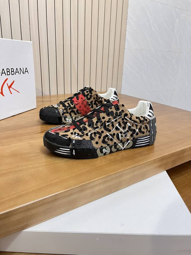 Price: Product Brand: Dg Dolce & Gabbana Low-Top Casual Shoes Standard Sizes: 35
