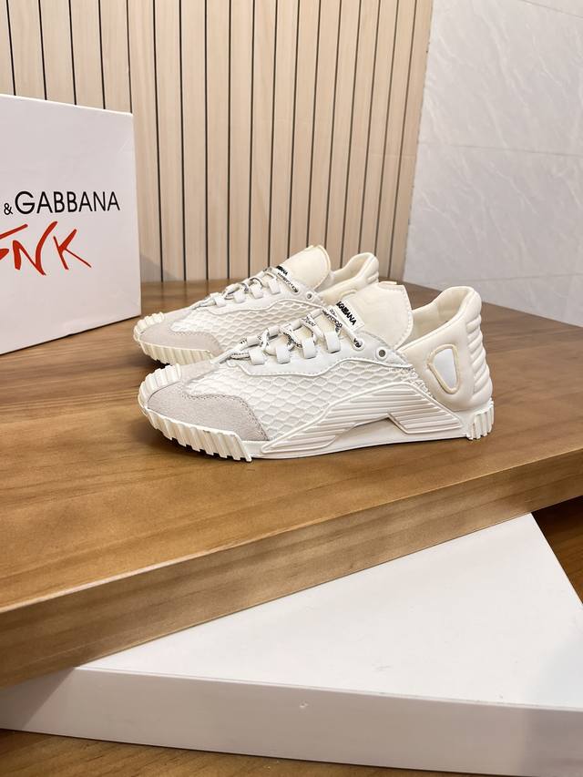 Price: Product Brand: Dg Dolce & Gabbana Low-Top Couple's Casual Shoes Standard