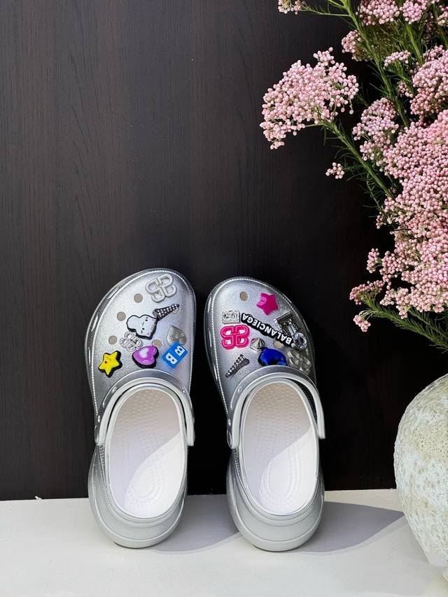 Actual Price: Paris Saint-Germain Couple's New Arrival, Hole-Punched Shoes, Croc