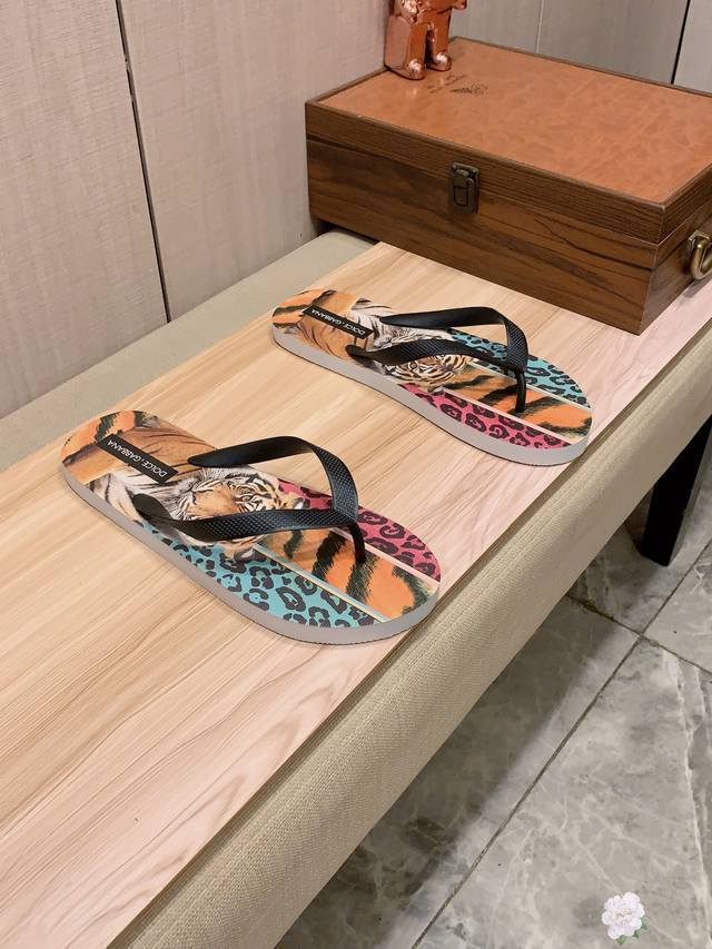 Flip-Flops: New Arrival: Factory Price Dg* Series Flip-Flops - Top-Tier Men's 20