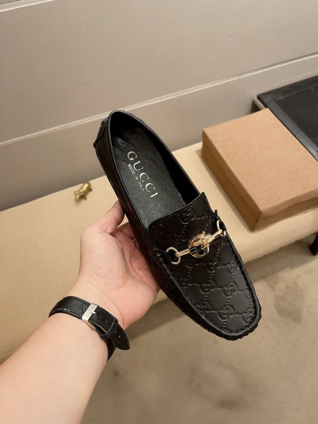 Gucci Men's Casual Bean Shoes, Featuring The Latest Trendy Elements That Are Swe