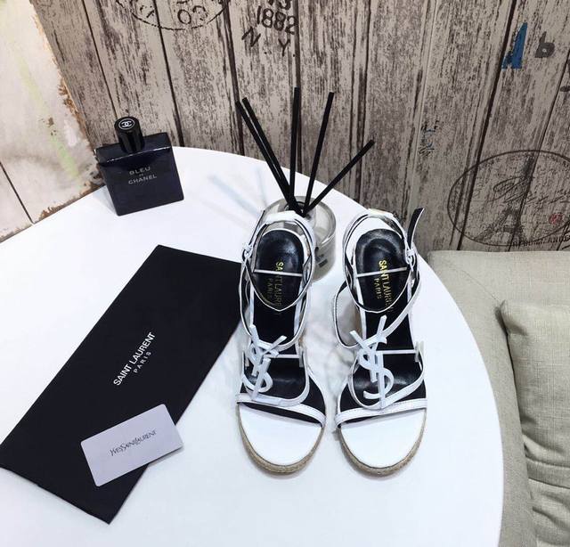 Christian Dior Paris - Cassandra Logo Letter Buckle High-Heel Woven Leather Sand