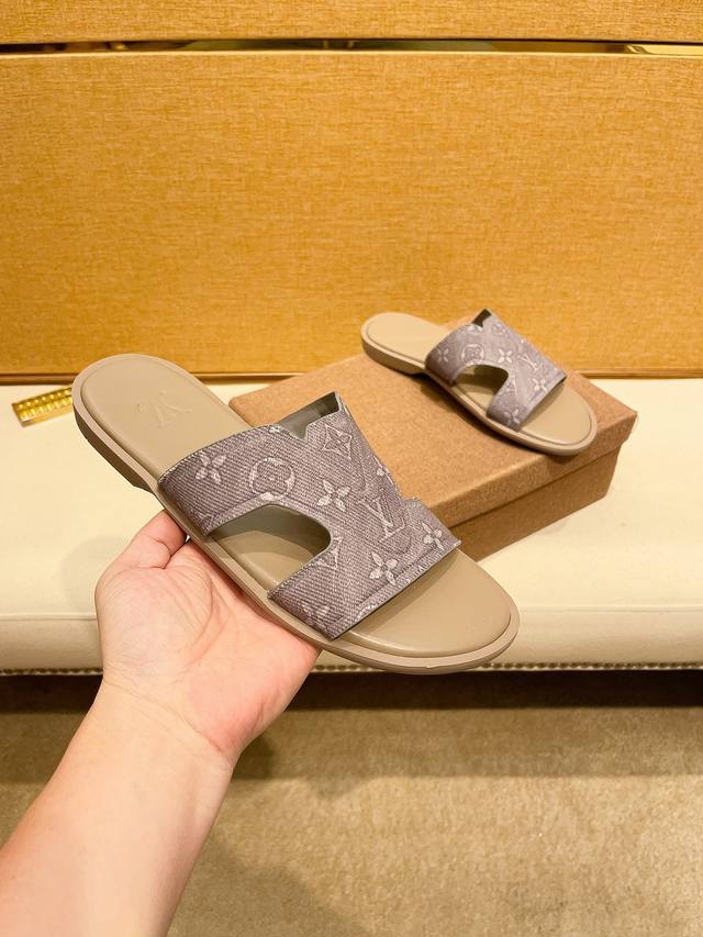 Factory Price Louis V* High-End Premium Luxury Slippers, Premium Quality, Casual