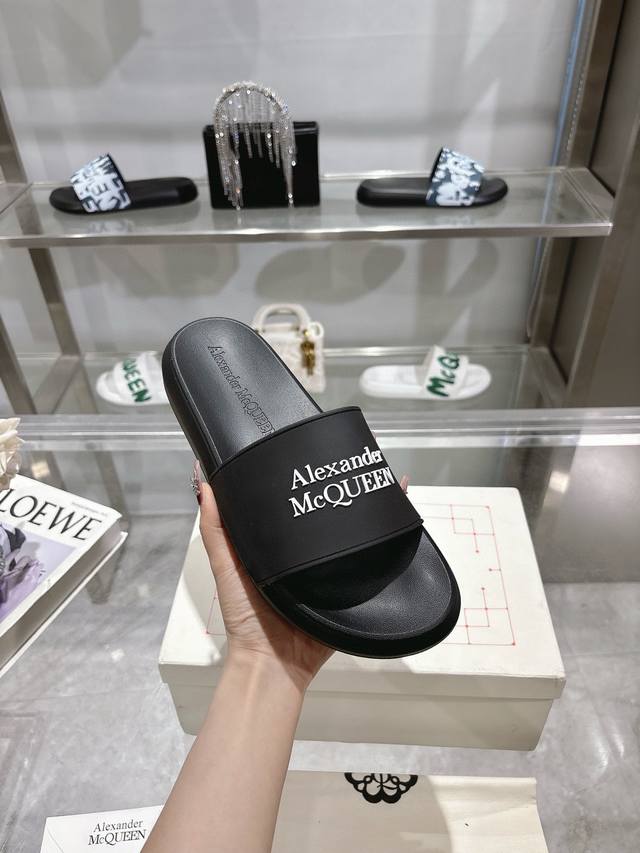 Actual Price: Mcqueen Mcqueen's Latest Thick-Soled Sandals, Featuring A Unique D