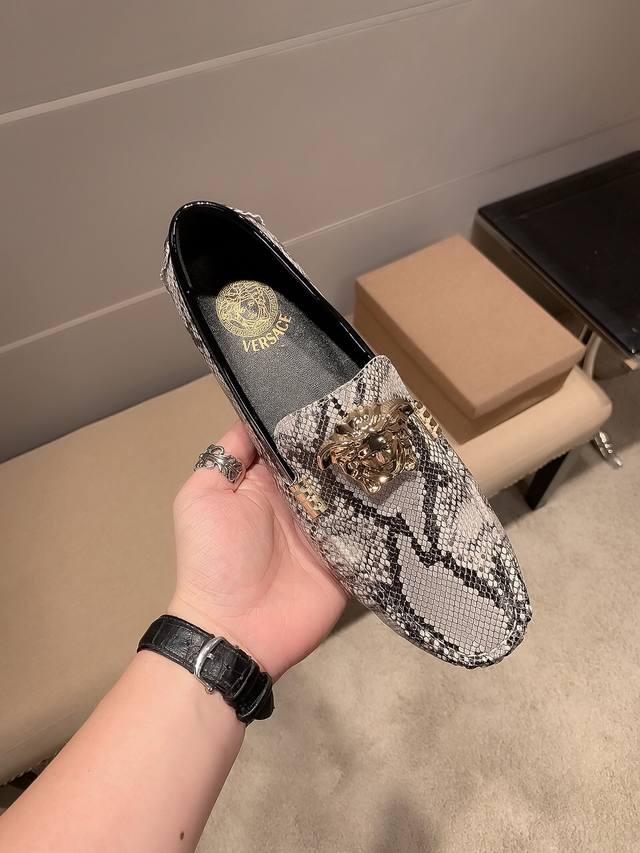 Brand Versace, Versace Official Original High-End Bean-Shaped Shoes ~ Seasonal T