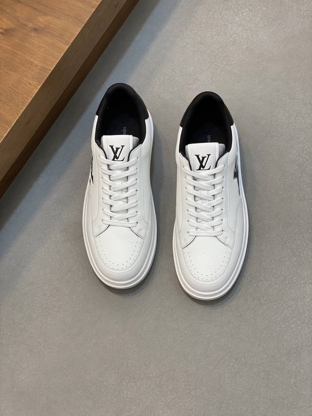 L Top-Tier Resale: Street-Style Men's Trendy Sneakers, With The Official Store.