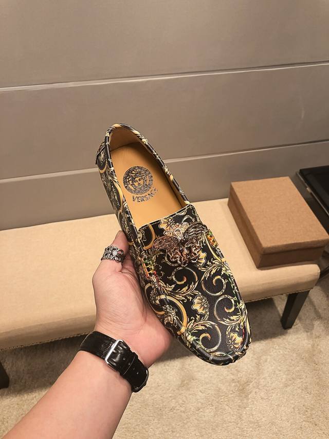 Actual Price: Versace Official High-End Men's Bean-Shaped Shoes, Featuring The L