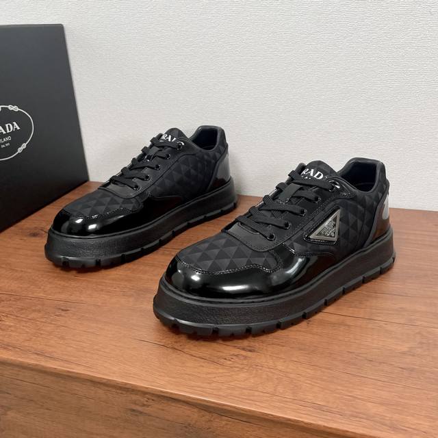 Top-Tier Version Prada New Men's Patchwork Sneakers. This Sneaker Combines Elega