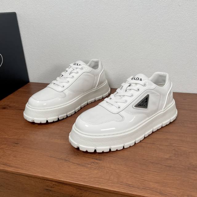 Top-Tier Version Prada New Men's Patchwork Sneakers. These Sneakers Blend Elegan