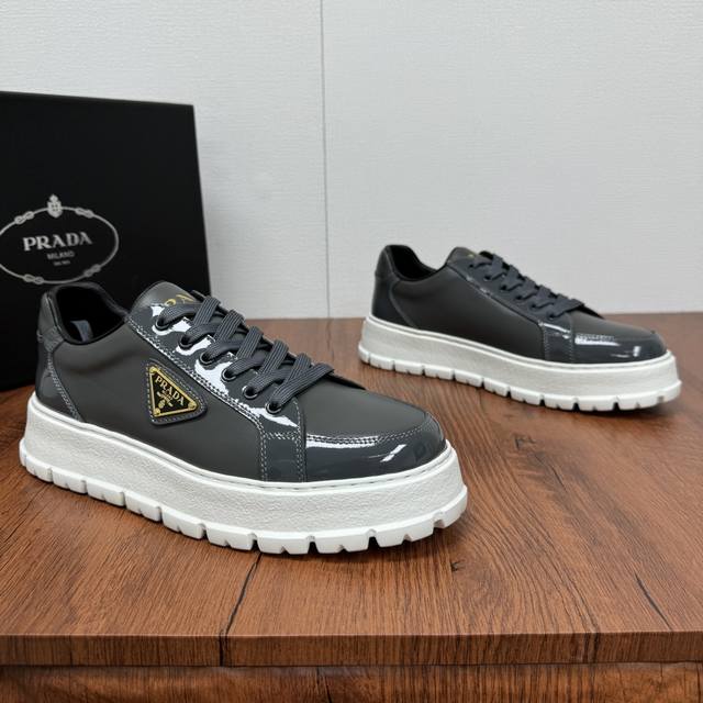 Top-Tier Version Prada Prada New Slip-On Shoes Are Here! The Two-Sided Open-Edge