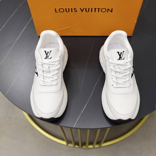 Factory Price: Brand: Louis Vuitton Standard Sizes: 38 44, 45 Customizable Grade