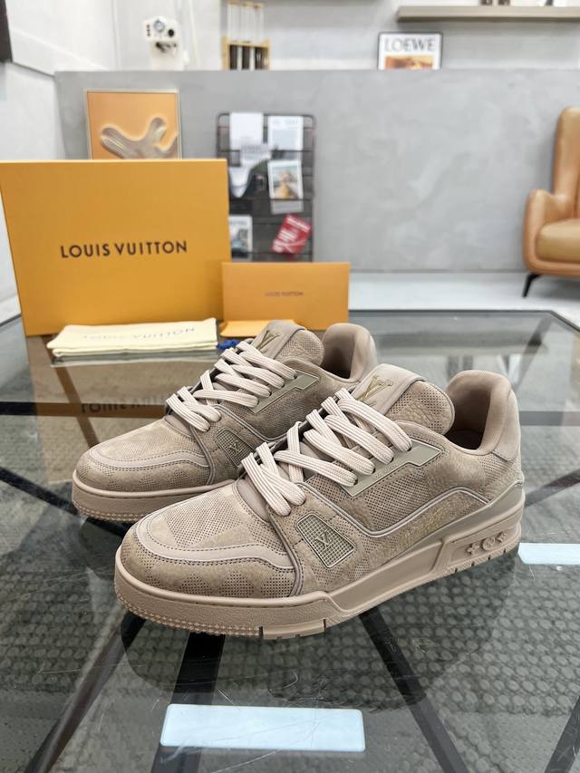 L Top-Tier Reseller, Road-Ready Street Style Icon's Best-Selling Sports Sneakers