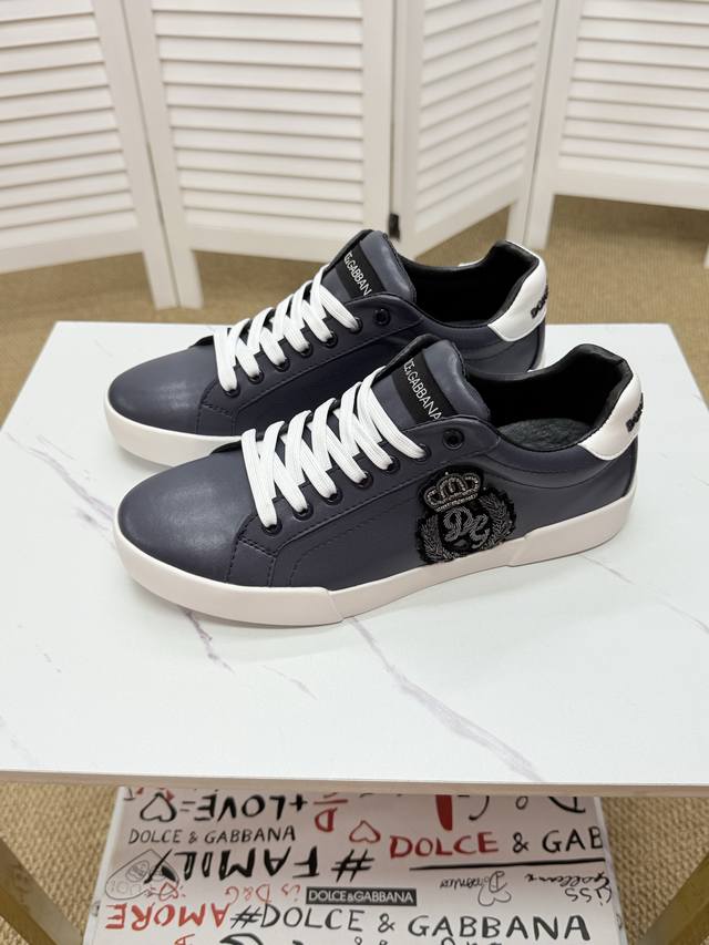 Factory Price Men's Shoes Sports Original Couple's Style Dg Latest Sports Casual