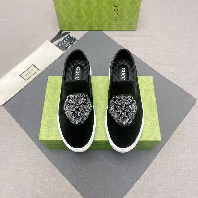 Gucci Men's Classic Casual Shoes, Upper Made From Italian Imported Suede Leather