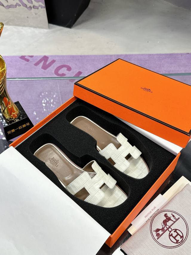 Factory Price: Herm S H Slippers, The Most Popular Model Online, Handmade By A L