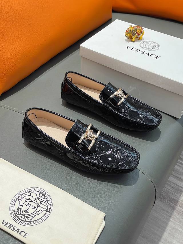Product Name: Versace Official Sizes: 38-44 Bean-Shaped Shoes Product Materials:
