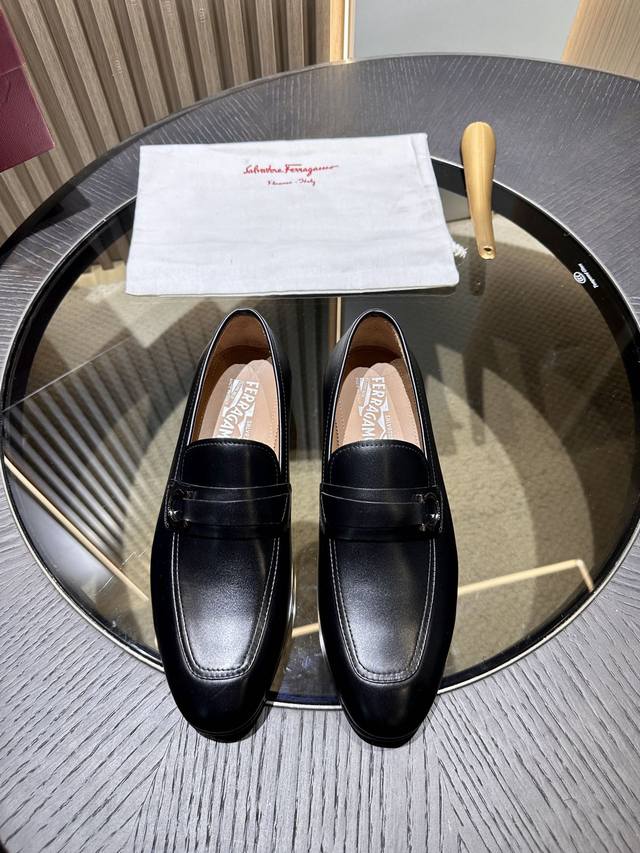 Ferra* Modern Elegance Meets Refined Sophistication. This Moccasin-Style Shoe Fe