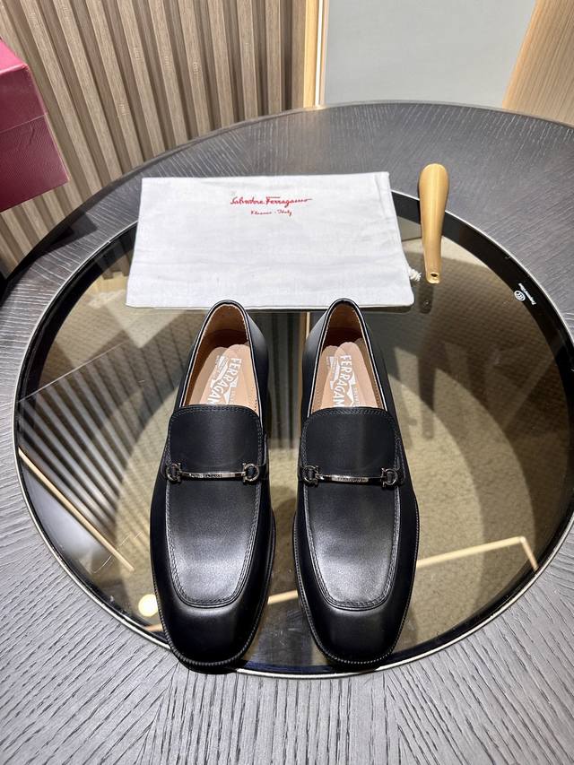 Ferra* Modern Elegance Meets Refined Sophistication. This Moccasin-Style Shoe Fe