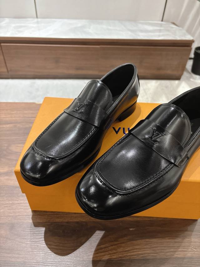 Louis Vuitton Lv Men's Premium Leather Shoes, Top-Quality Craftsmanship, Leather