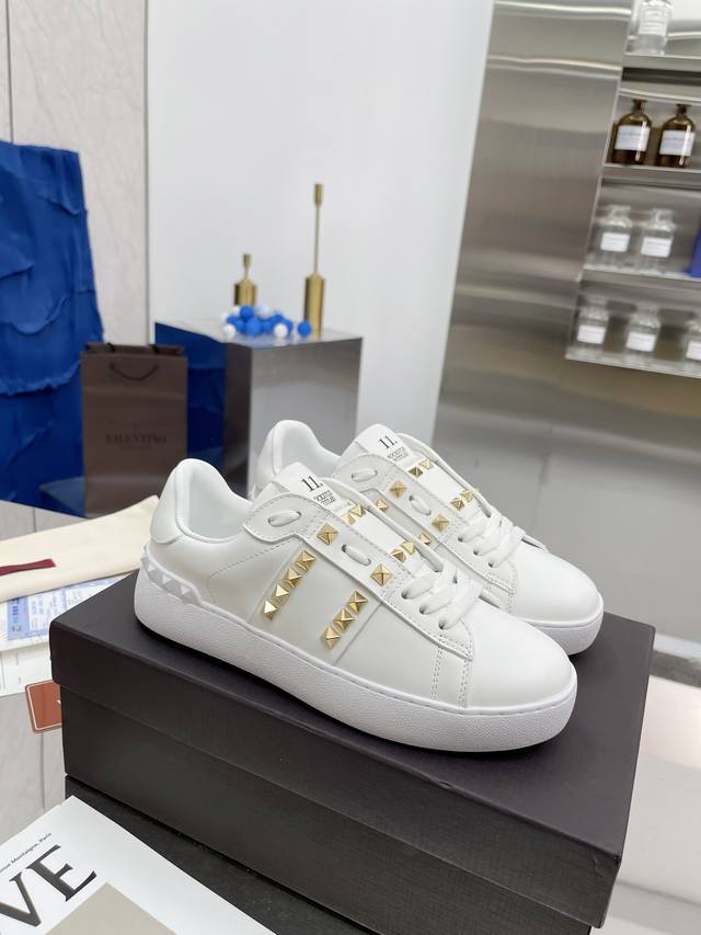 P Direct Sales Women's Shoe Factory P Couple's Studded White Sneakers Two Versio