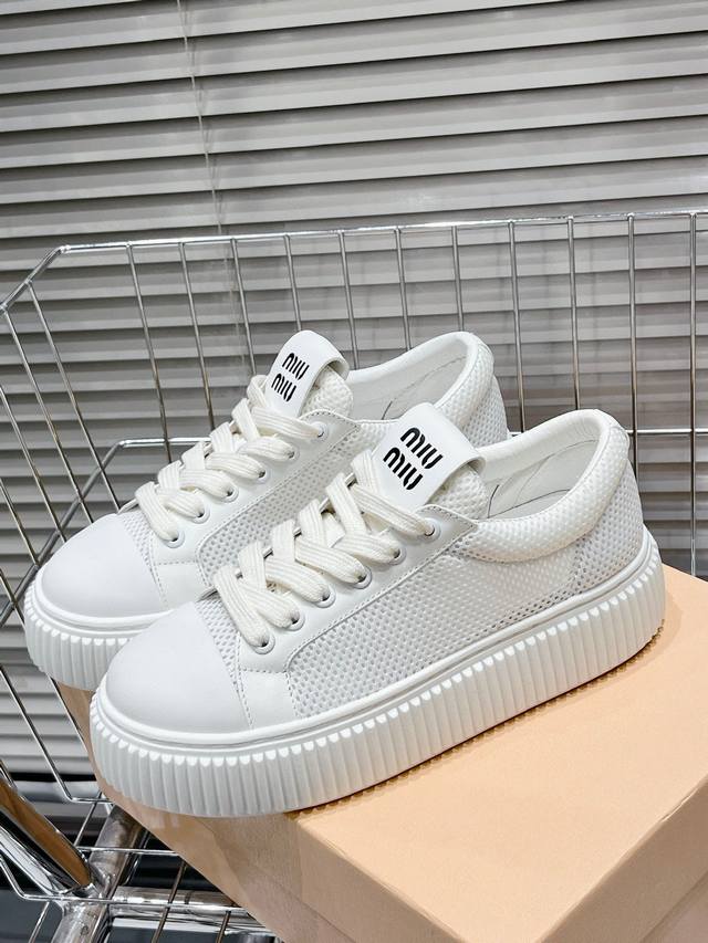 P Direct Sales 2023 New Thick-Soled White Sneakers. In Recent Years, Handbags An