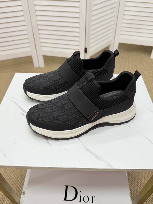 Dior Casual Versatile Sports Design, Can Be Paired With Various Outfits To Creat