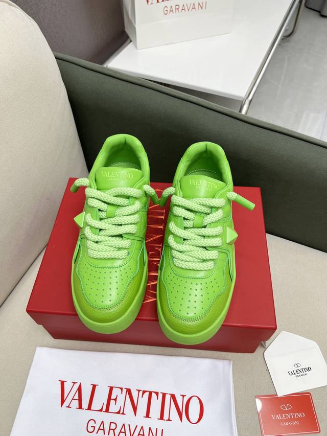 Exclusive Thick Sole With Thick Laces, The Highest-End Valentino Thick Sole With