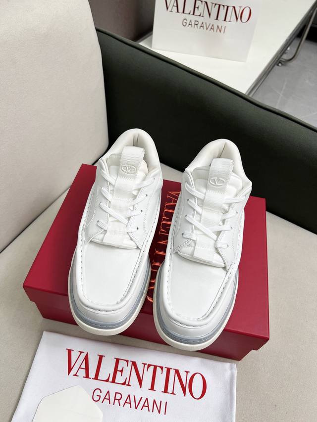 Valentino Boutique New Arrival, Valentino Mid-Top New Sports Shoes!Stylish And B