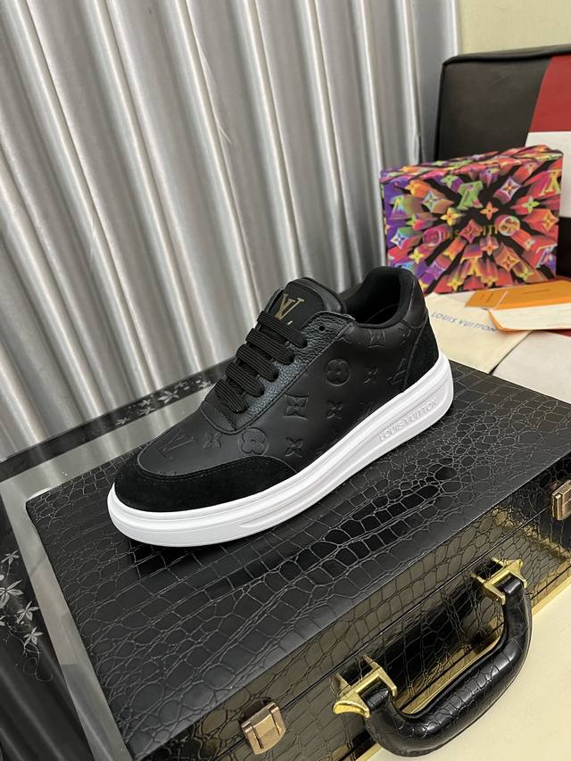 Factory Price: Lv Latest Men's Casual Shoes, Genuine Leather Lining, Rubber Dura