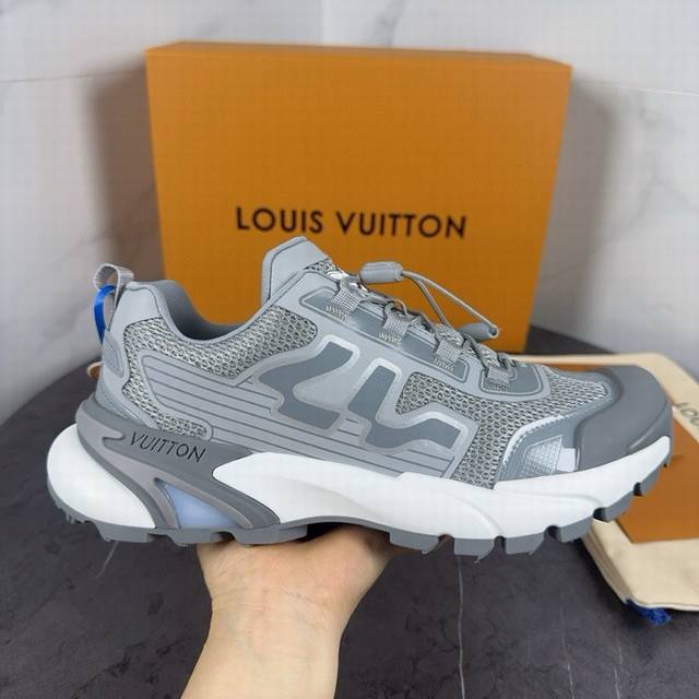 2025 Top-Tier Version Of Louis Vuitton's Runner Tatic Series, Thick-Soled Casual