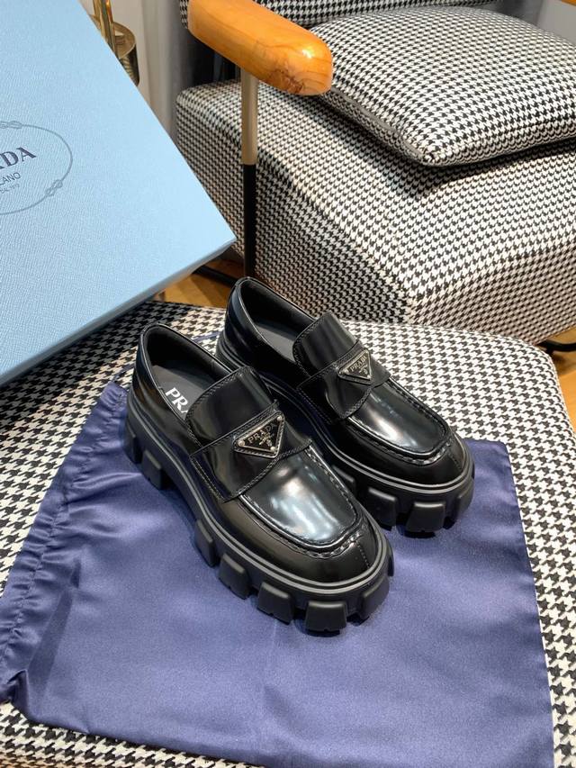 P Direct Sales Ss23 Prada Runway Show Style Dream City, Perfect For Important Oc