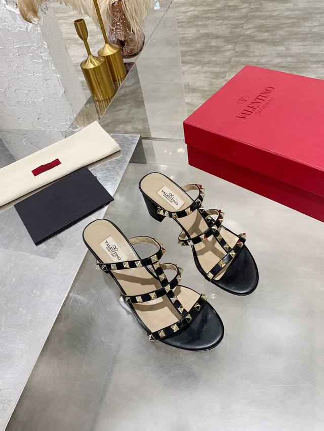 P Direct Sale Valentino Chunky Heel Sandals Vt Stud Series An Absolute Classic!