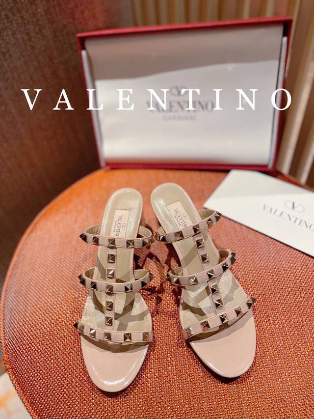 P Direct Sale High-Quality Valentino Classic Wang Slides These Valentino Slides