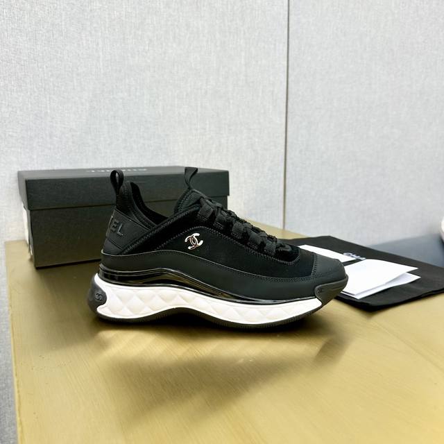 P Direct Sales Top-Tier Version Chanel Casual Sneakers This Classic Design Featu
