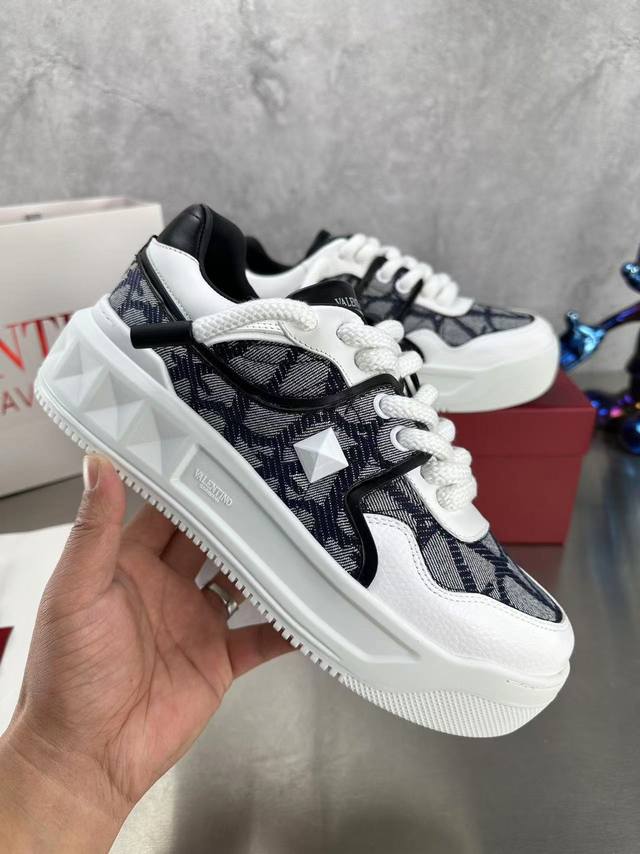 P Direct Sales Valentino New Casual Shoes Latest Style Runway Couple Bestseller