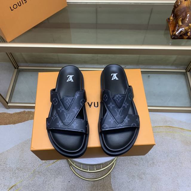 High-Quality Lv 2025 Store-Synchronized New Model, Luxury Men's Slippers. Casual