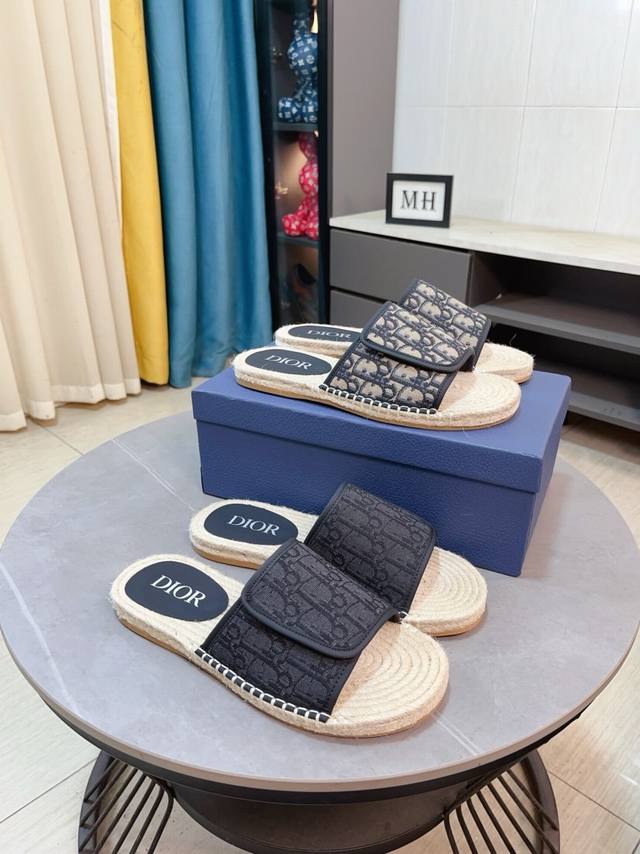 Factory Price P High-End Version. Dior Men's Slippers, Elegant And Sophisticated